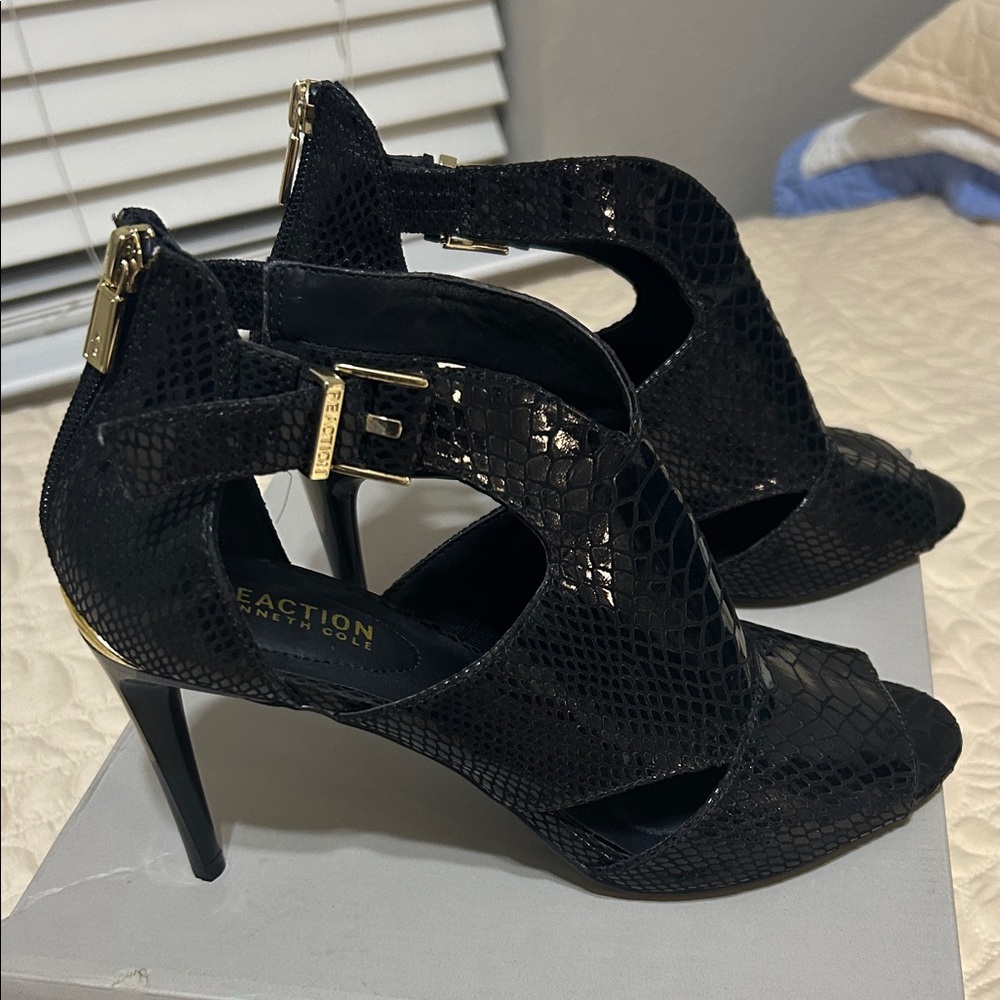 Reaction Kenneth Cole Black Textured Heels
